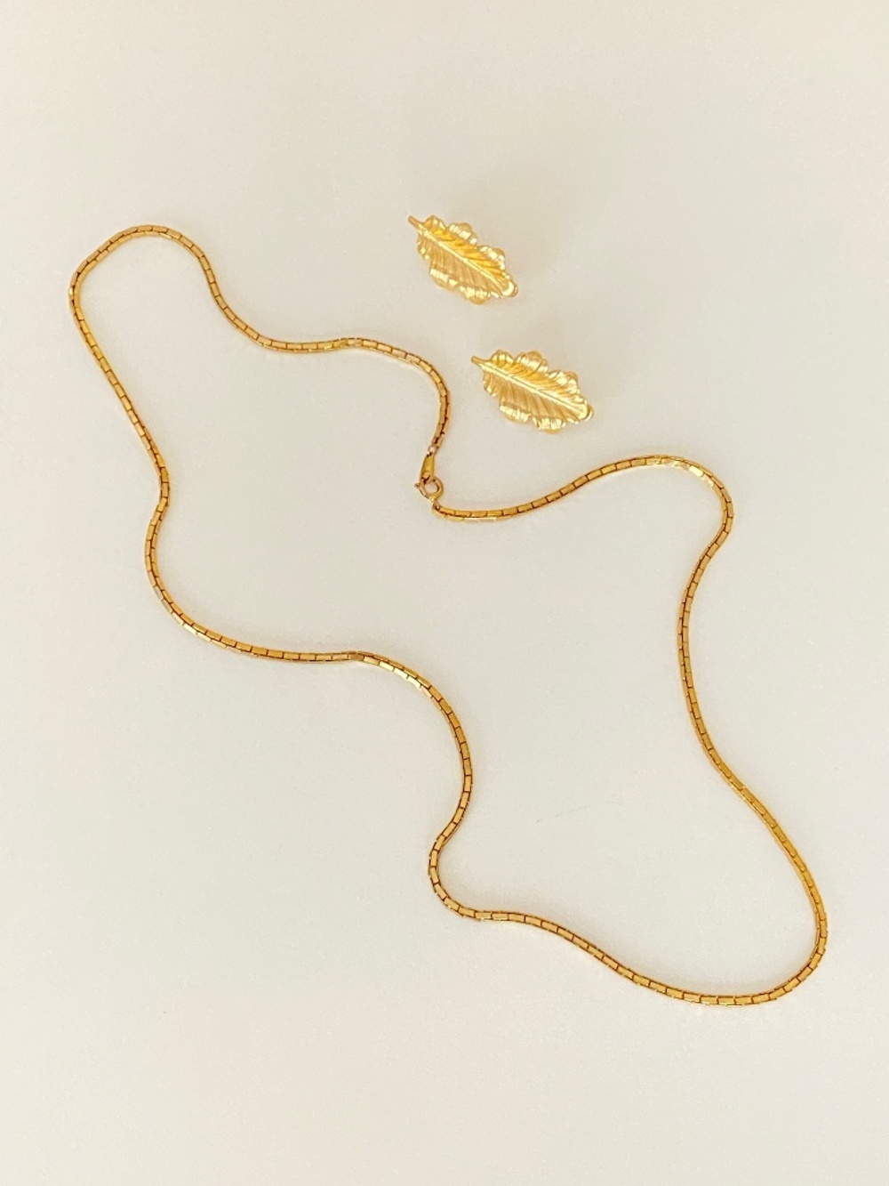 VTG Gold Tone Snake Chain Necklace & Leaf Earrings Lot